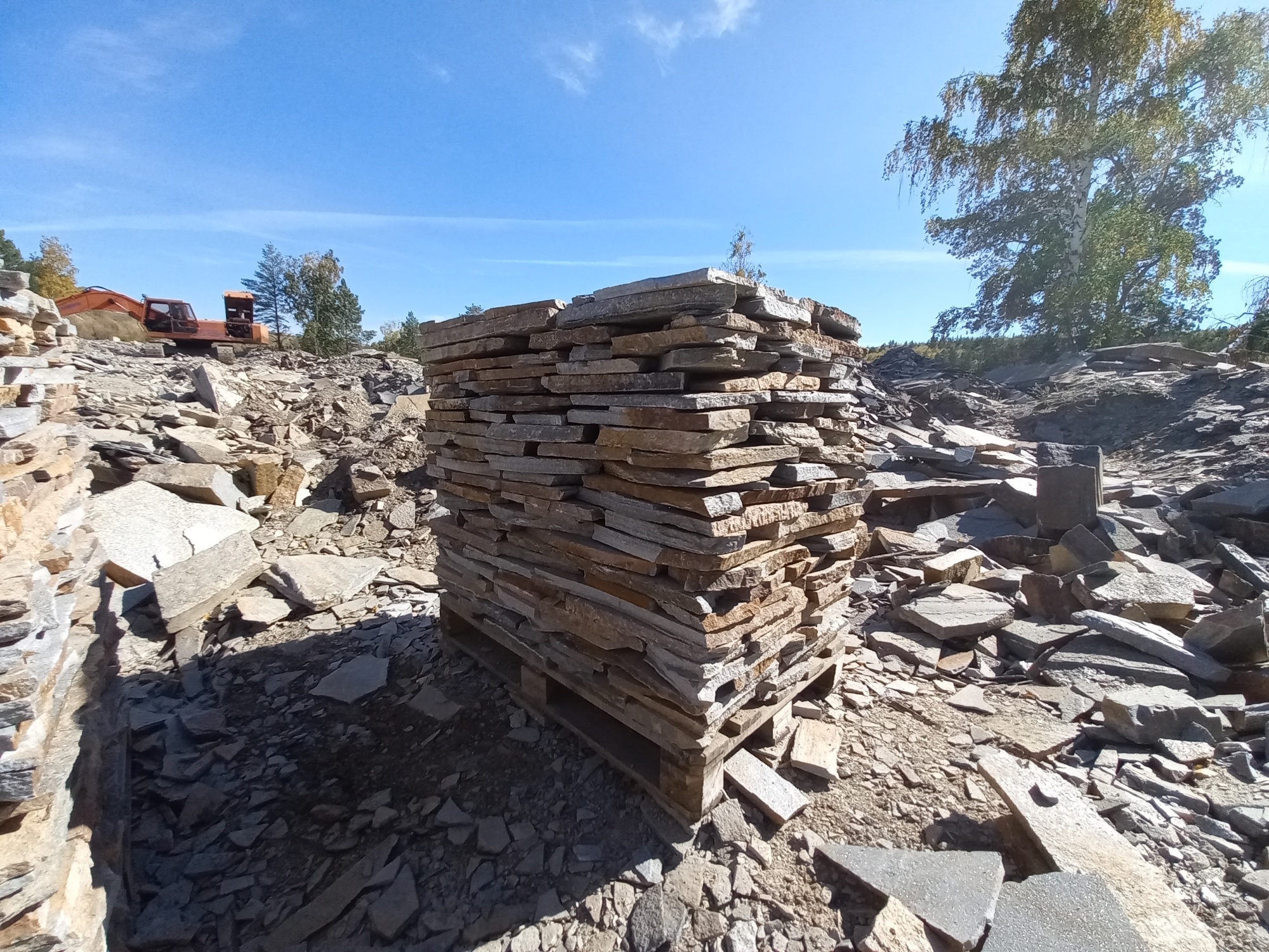 Плитняк златолит серебристый для мощения на бетон купить в Ханты-Мансийске