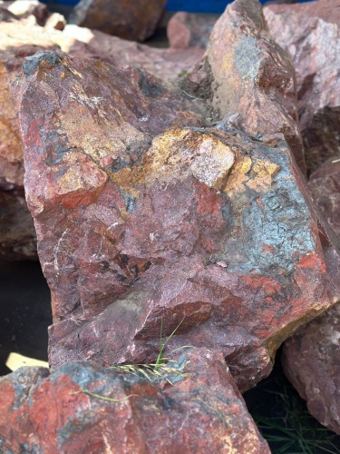 Камни для ландшафтного дизайна красно-фиолетовые 10-60 килограмм купить в Ханты-Мансийске