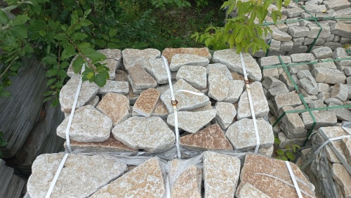 Гранитный плитняк галтованный для парковки купить в Ханты-Мансийске