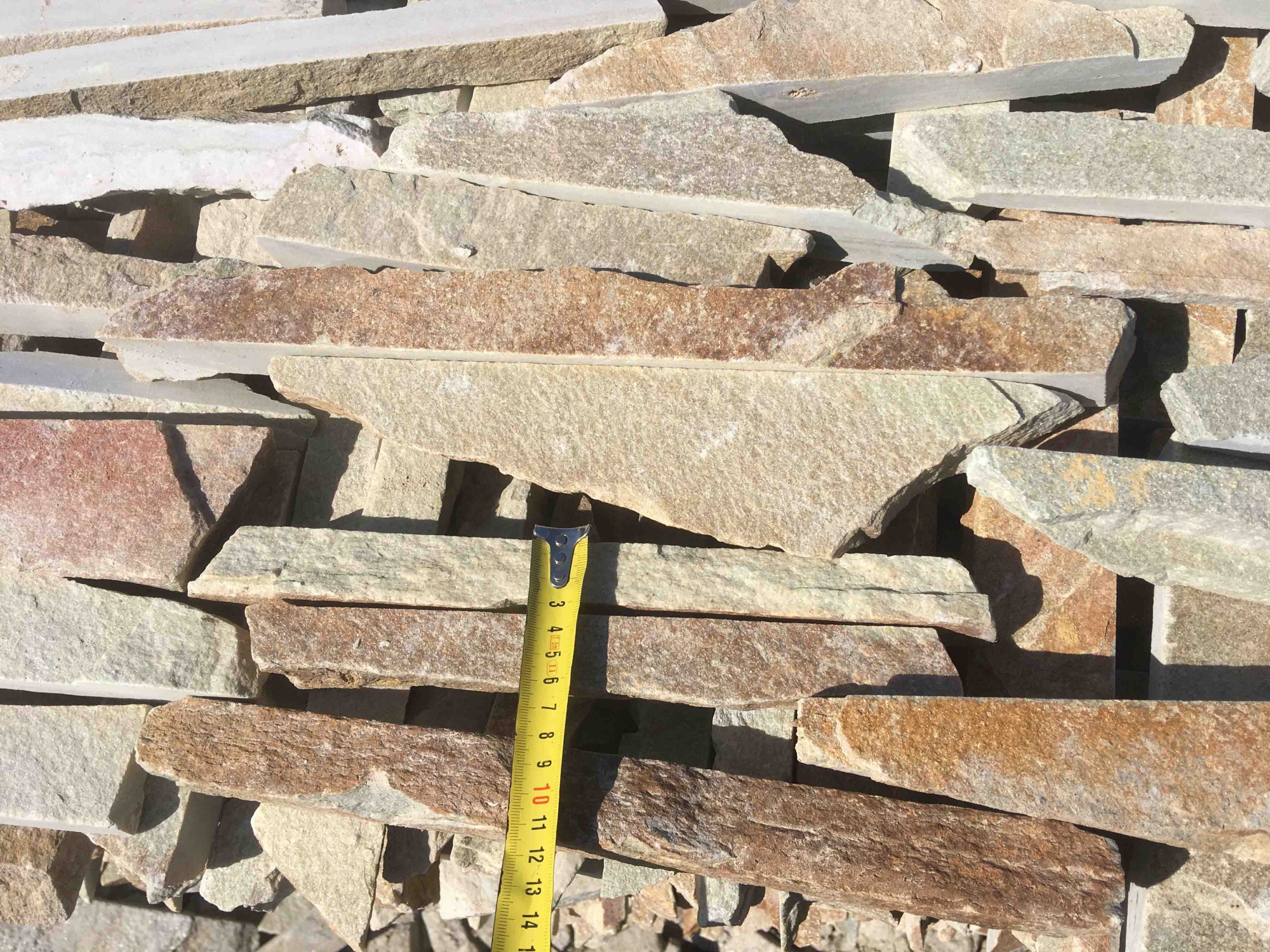 Горбушка златолит золотистый для облицовки купить в Ханты-Мансийске