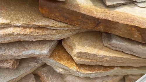 Плитняк златолит жёлтый золотистый для отмостки купить в Ханты-Мансийске