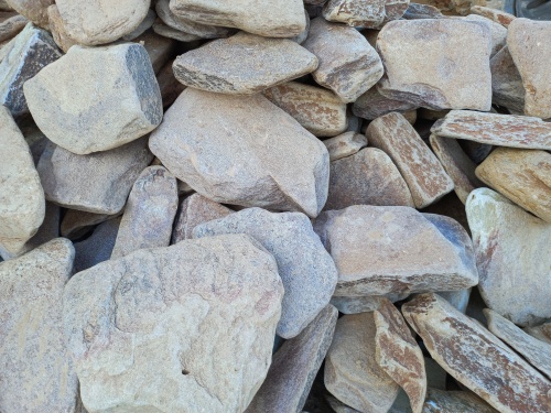 Златолит жёлтый, жёлто-зелёный глыбки и валуны для ланшафтного дизайна купить в Ханты-Мансийске