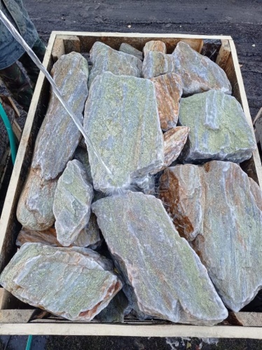 Златолит жёлтый, жёлто-зелёный глыбки и валуны для ланшафтного дизайна купить в Ханты-Мансийске