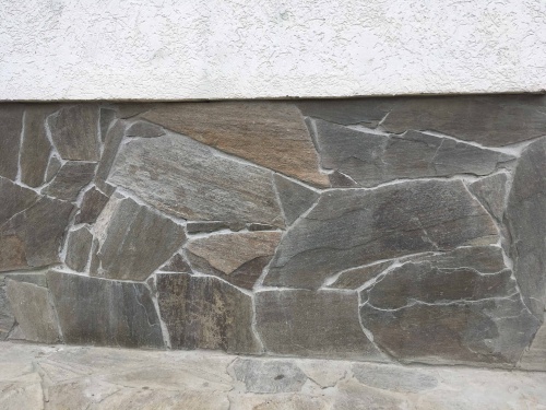 Плитняк златолит Уральский для цоколя, отмостки купить в Ханты-Мансийске