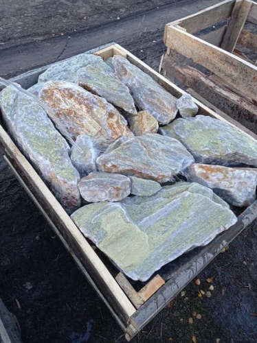 Златолит жёлтый, жёлто-зелёный глыбки и валуны для ланшафтного дизайна купить в Ханты-Мансийске