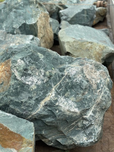 Камни для ландшафтного дизайна зелёные 10-60 килограмм купить в Ханты-Мансийске