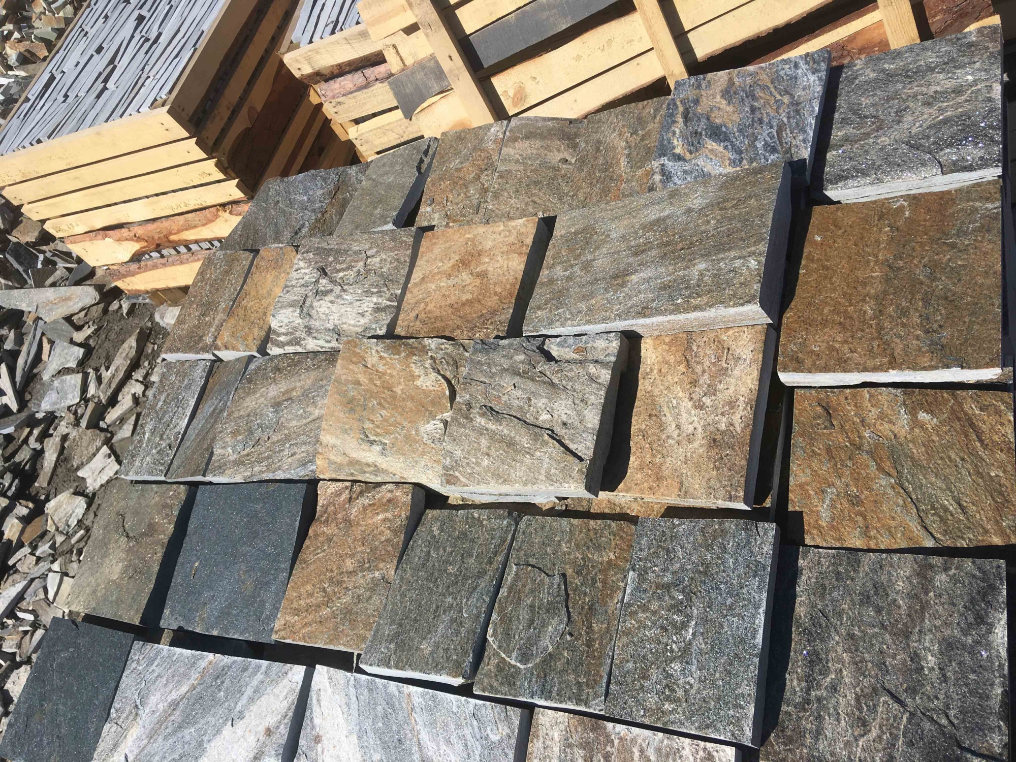 Плитка пилёная златолит Уральский для фасада купить в Ханты-Мансийске