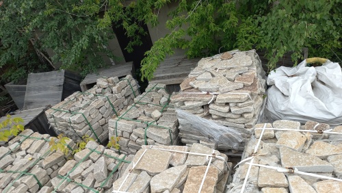 Гранитный плитняк галтованный для мощения купить в Ханты-Мансийске