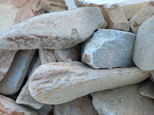 Златолит жёлтый, жёлто-зелёный глыбки и валуны для ланшафтного дизайна купить в Ханты-Мансийске