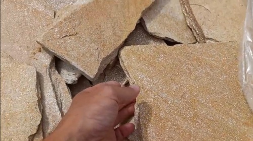 Плитняк златолит жёлтый золотистый для отмостки купить в Ханты-Мансийске