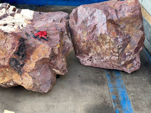 Ландшафтные глыбы красно-фиолетовые 200-1000 килограмм купить в Ханты-Мансийске