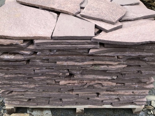 Плитняк лемезит бордовый для облицовки цоколя 20-25 мм  купить в Ханты-Мансийске