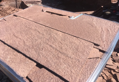 Плитняк лемезит бордовый для облицовки цоколя 20-25 мм  купить в Ханты-Мансийске