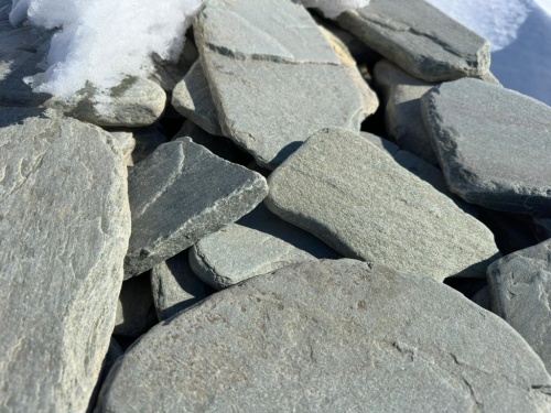 Плитняк златолит зелёный галтованный для цоколя купить в Ханты-Мансийске