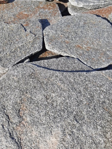 Златолит серебристый галтованный для лестниц купить в Ханты-Мансийске