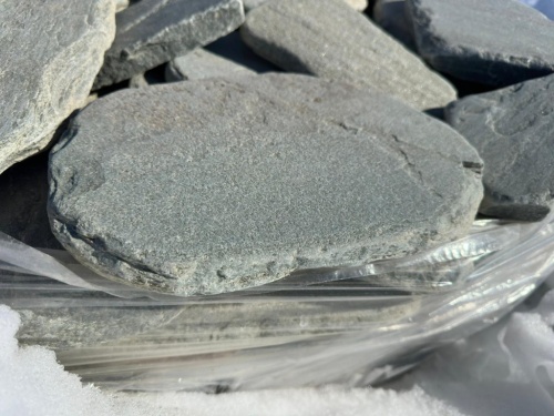 Плитняк златолит зелёный галтованный для мощения на бетон купить в Ханты-Мансийске