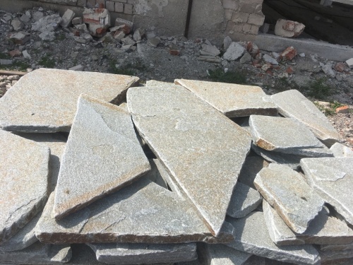 Златолит серебристый галтованный для лестниц купить в Ханты-Мансийске