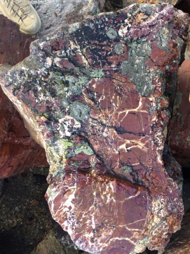 Камни для ландшафтного дизайна красно-фиолетовые 10-60 килограмм купить в Ханты-Мансийске