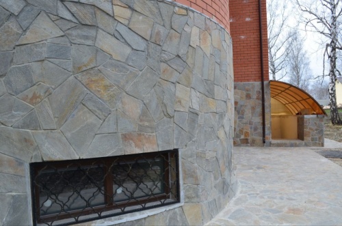 Плитняк златолит Уральский для цоколя, отмостки купить в Ханты-Мансийске